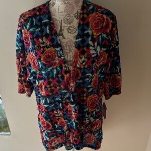 LuLaRoe Multicolor Floral Lindsay nwt small
